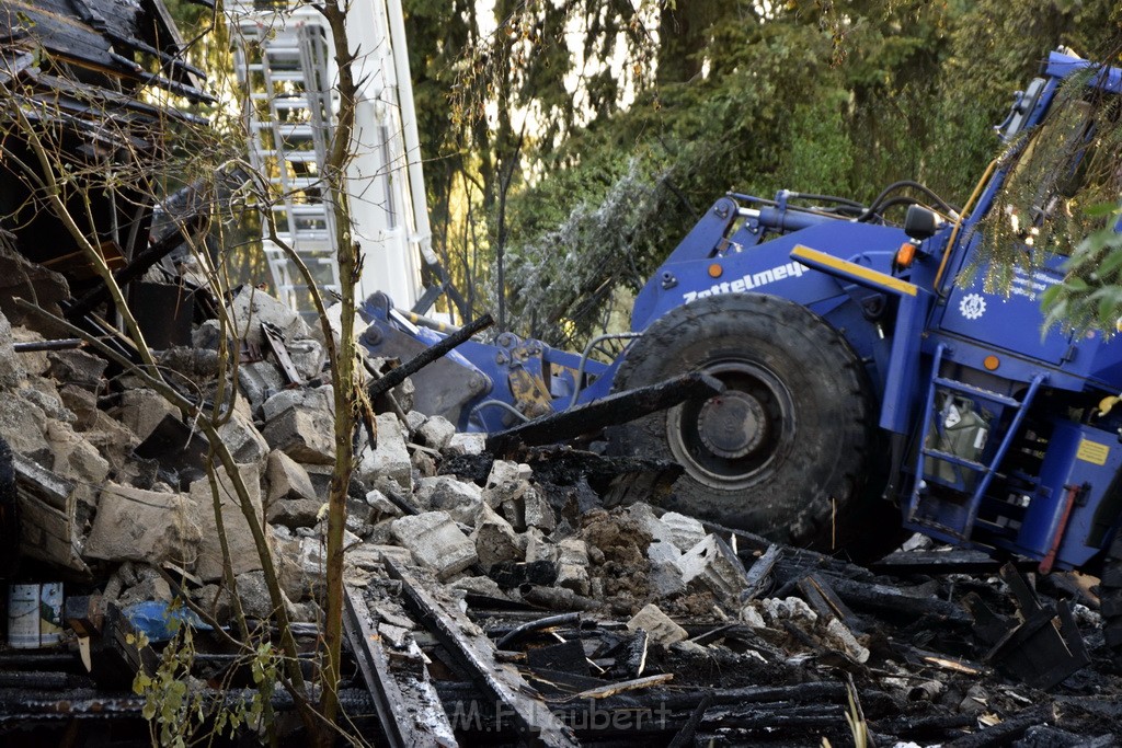 Grossfeuer Einfamilienhaus Siegburg Muehlengrabenstr P1074.JPG - Miklos Laubert